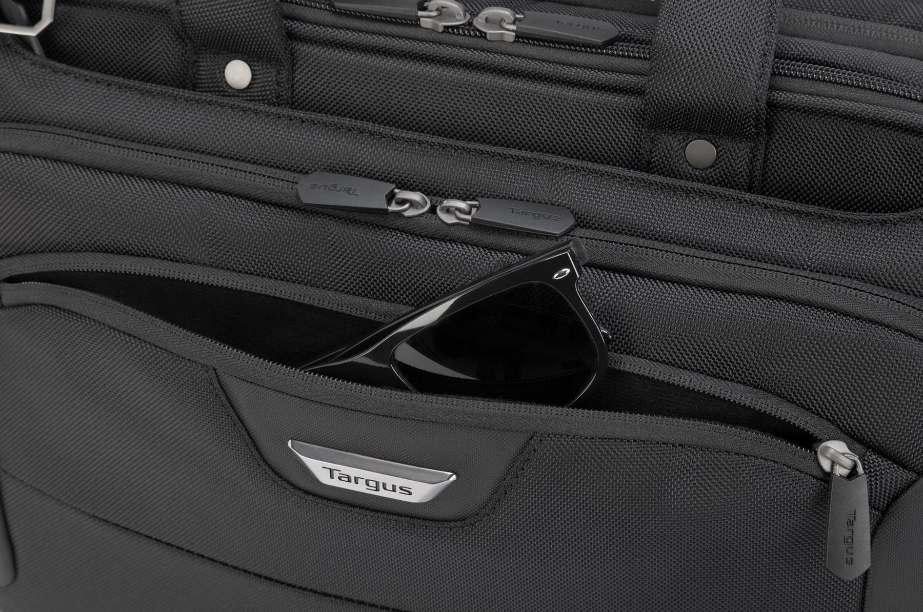 Corporate Traveller 15.6